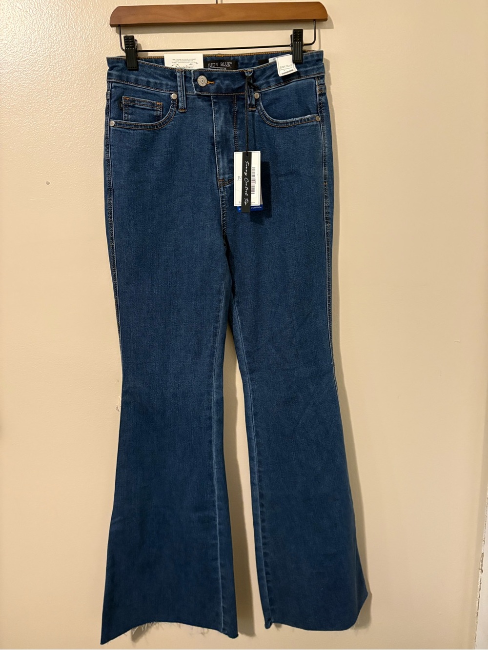 Judy Blue LosAngeles NWT Tummy Control Flare Size 28 Moisture Wicking Blue Viral